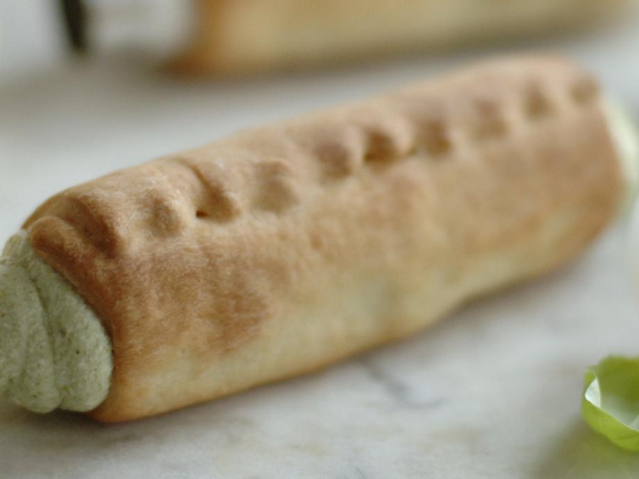 Cannoli di focaccia e pesto