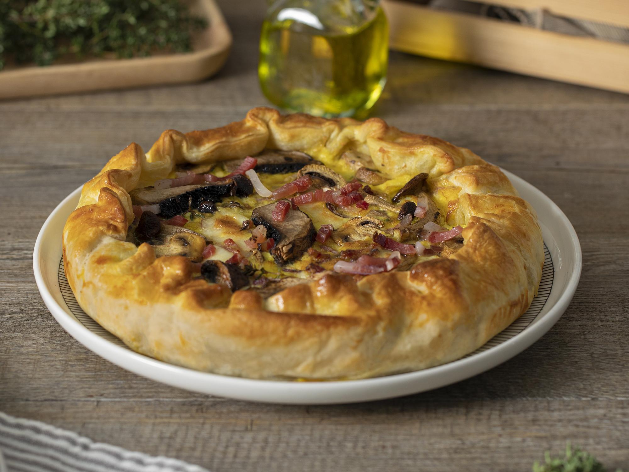 Torta montanara con funghi e speck