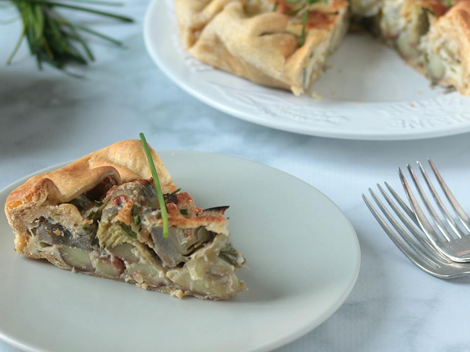 Torta salata carciofi, patate e provola