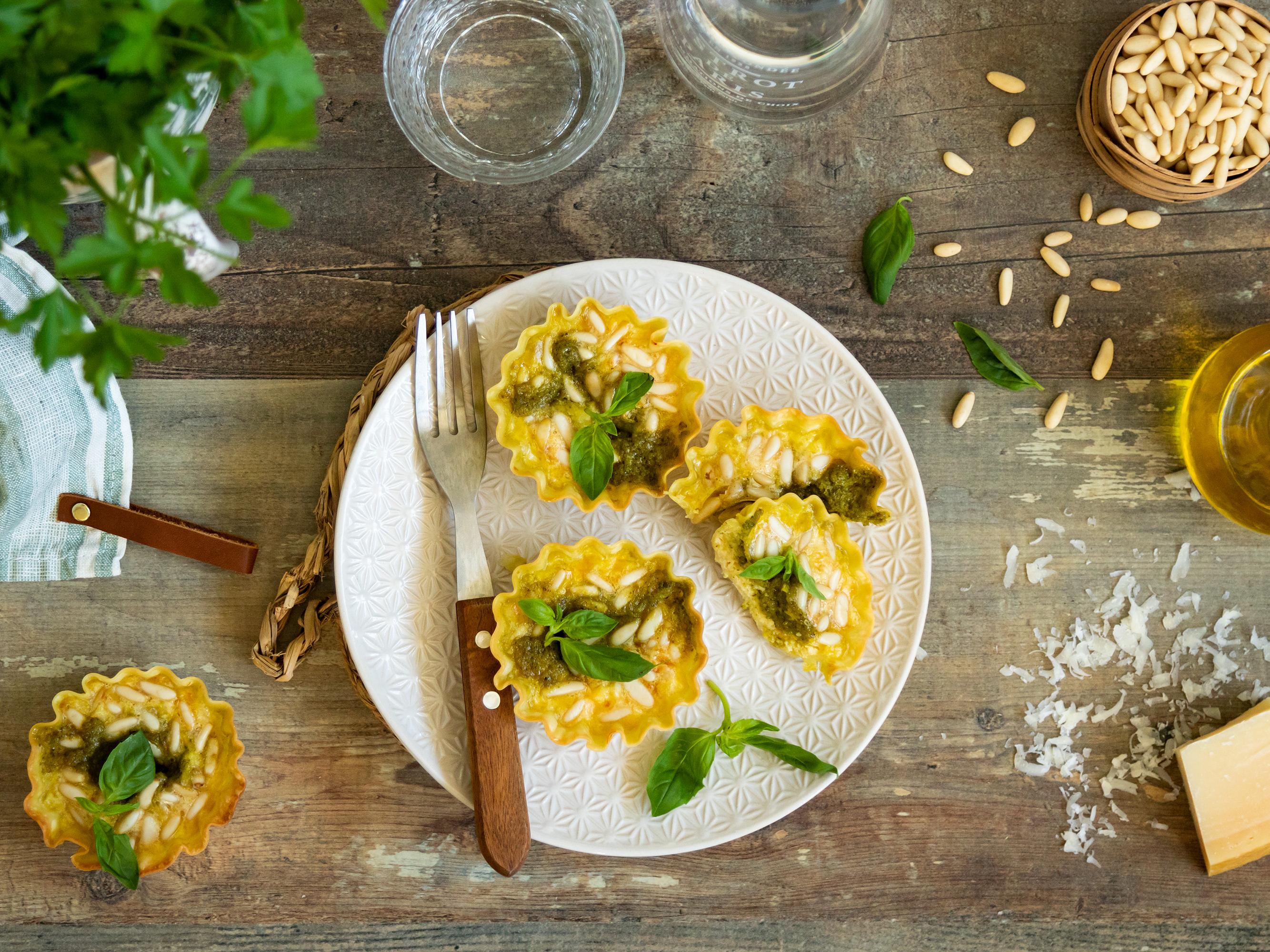 Tartellette al parmigiano e pesto