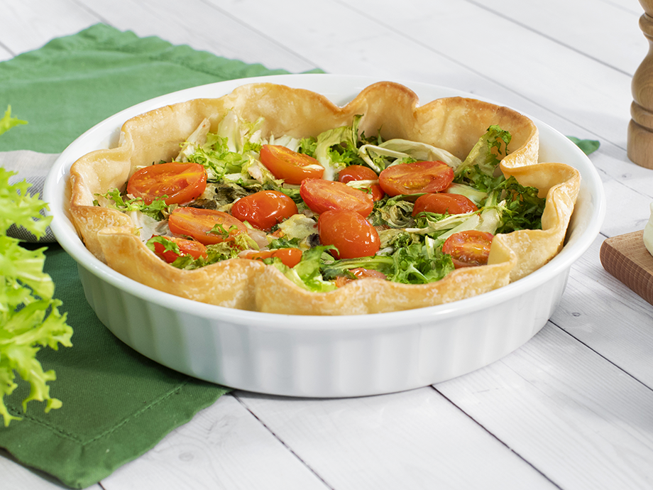 Torta salata con scarola, stracchino e pomodorini