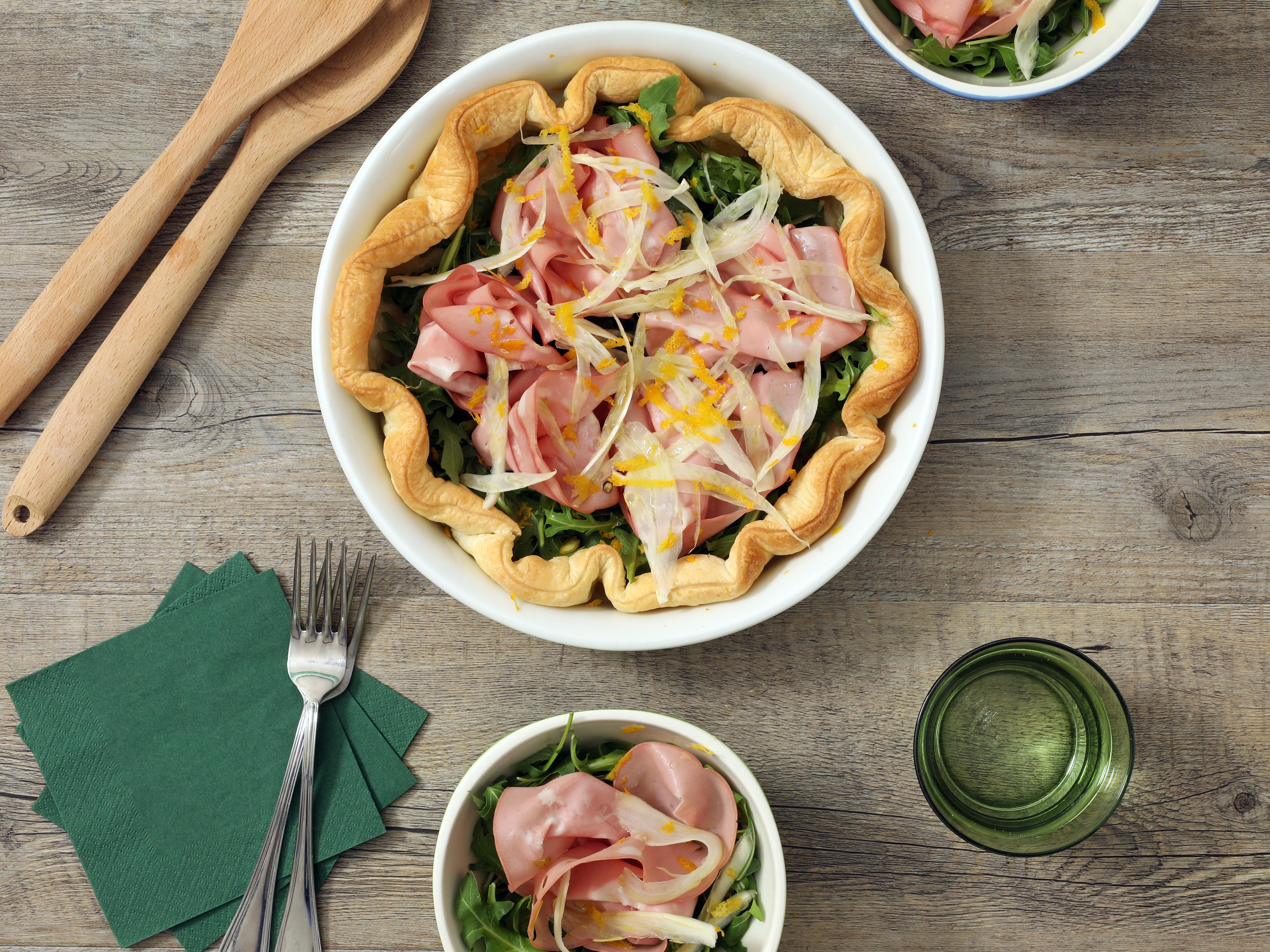 Sfogliata all'ultima fetta di mortadella con rucola stanca