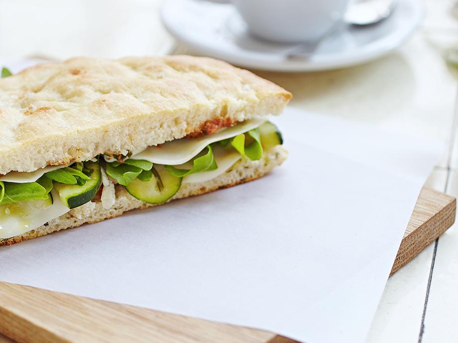 Focaccia alle zucchine e pesto