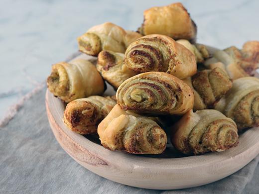 Rustici di sfoglia al pesto