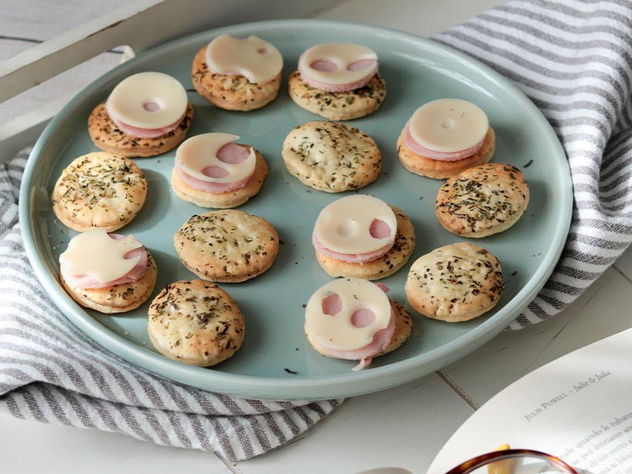 Mini cracker di brisée alle erbe