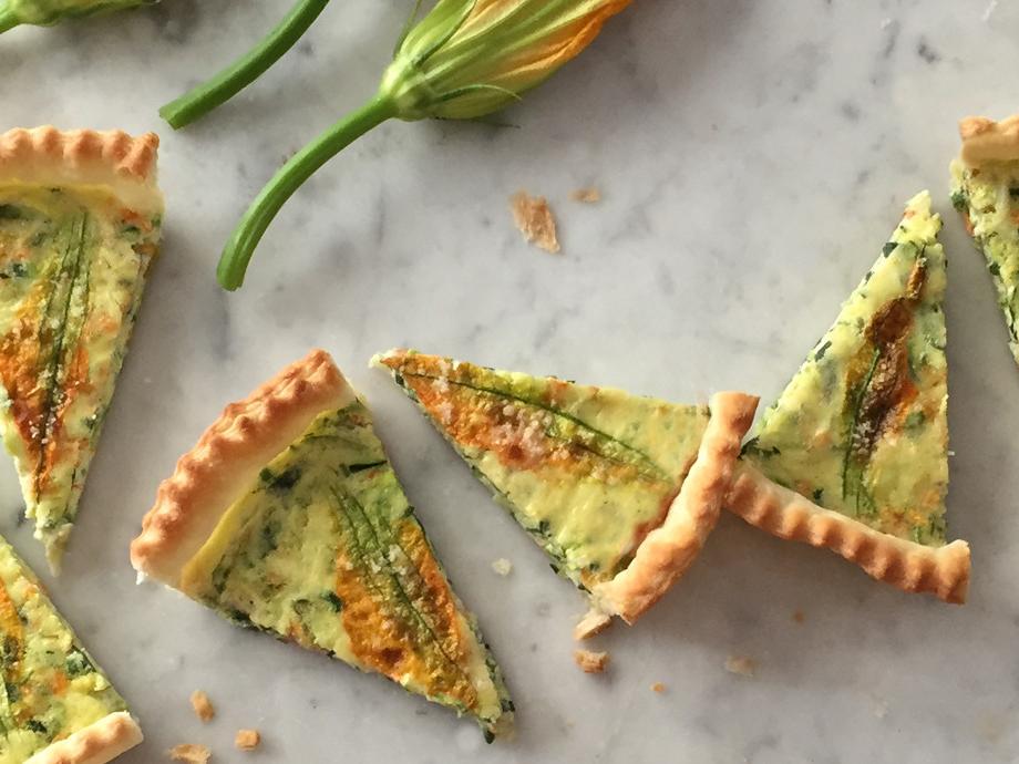 Torta con fiori di zucchina