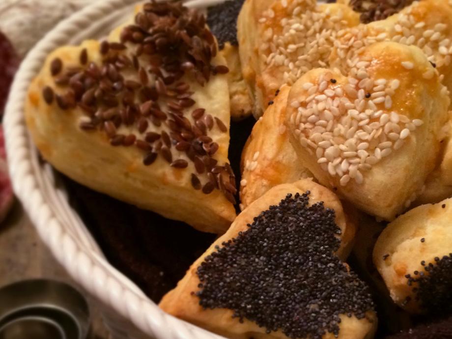 Cuoricini al parmigiano e sesamo
