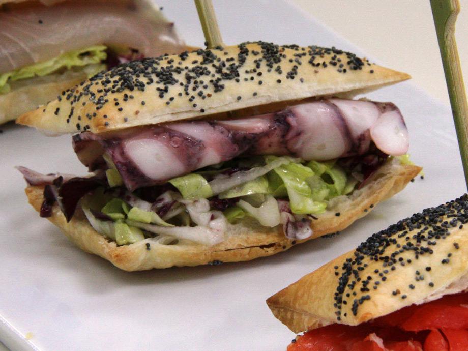 Panino di Pasta Sfoglia Delicata Buitoni con semi di papavero affumicati