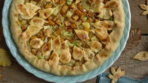 Crostata con zucca, verza e patate