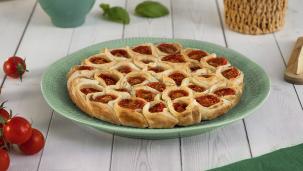 Torta pizzicata con pomodorini