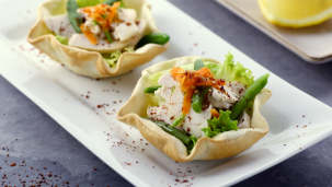 Cestino di brisée con insalata di pollo