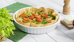Torta salata con scarola, stracchino e pomodorini